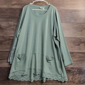Logo Lounge Chic Lace Trim Blouse in Soft Green